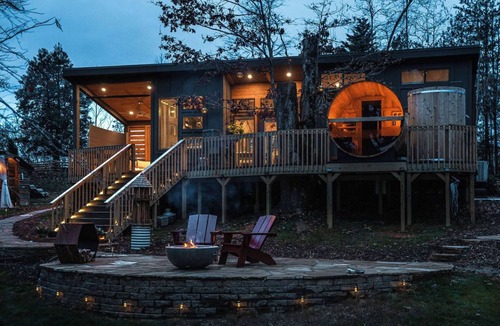 Mountain Rest House | Dreamy Mountain Sanctuary—Private Hot Tub, Panoramic Sauna & Firelight