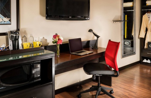 Lower Queen Anne Hotel | Duet Two Queen, The Maxwell: Pet-Friendly, Pool, Near Pike Place Market, 2 Units