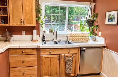 Northgate House | Easy access to downtown and stadiums! Welcome to North Seattle!