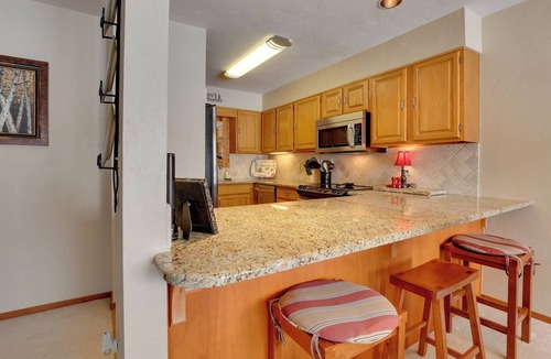 Eagle-Vail House | Eclectic Eagle-Vail Condo: 2 Miles to Beaver Creek