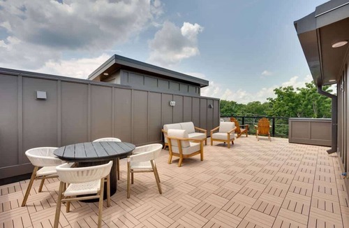 Hillsboro Village House | Eclipse-Walk to Belmont University-Mins 2 Broadway
