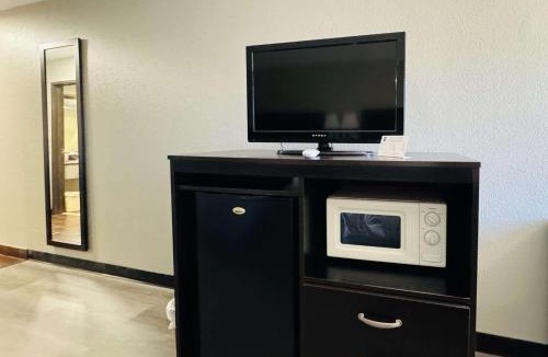 Hickman Hotel | Econo Lodge Inn & Suites Centerville