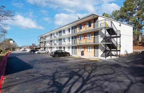Lithonia Cabin | Econo Lodge Lithonia - Atlanta East