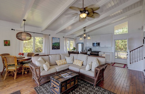 Kehena Beach Estates House | Elegant Oceanfront 2BR Home. Vast Panoramic Views, Steps to Kehena Beach. A/C.