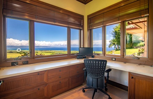 Pauwela House | Escape from Reality.180 Degree View, Pool, Hot-Tub, Privacy. Permitted