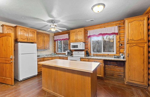 Timber Lakes Cabin | Evy's Family Ranch Cabin, Secluded