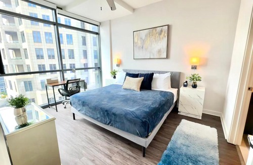 North Buckhead Apartment | Executive 3BR Buckhead PenthousePoolBalconyWalk to Lenox,Phipps Plaza & Marta
