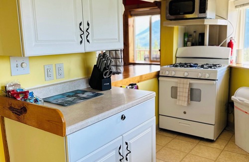 Glacier View Apartment | Experience Glacier View charm - cozy 1-bedroom apartment