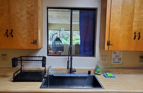 Volcano House | Experience Tranquility in a Spacious 3-Bedroom Surrounded by Hawaiian Forest