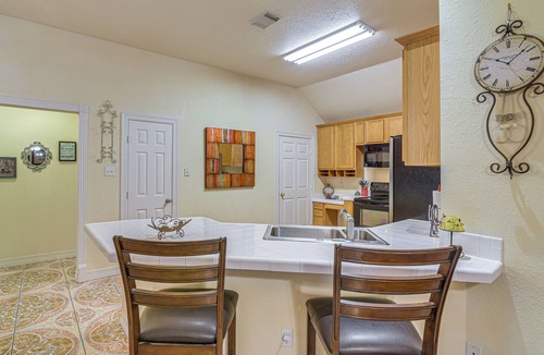 Alvin House | Explore Alvin! Charming Home Near College & Dtwn