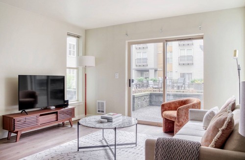 Yesler Terrace Apartment | Exquisite First Hill 2BR w/Gym, BBQ, Club & Rooftop, by Blueground