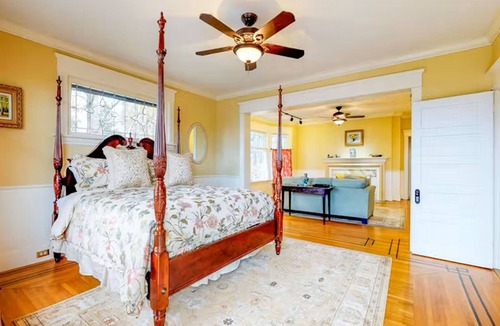Capitol Hill House | Fabulous 5-bedroom historic house in charming Seattle neighborhood