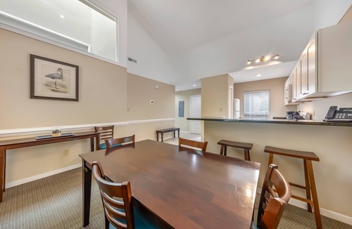 Fairfield Harbour Condo | Family-Friendly Lake Condo with Jacuzzi & Resort Fun