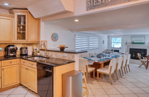 South Sarasota House | Family getaway 5 miles to Siesta Beach. Heated private Pool, bicycles.Sleep 10.