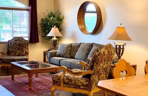 Midway Villa | Family Getaway~Pool, Hot Sprng, Scuba & Ice Castles Villa 1073-1
