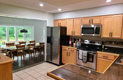 Shorewood-Tower Hills-Harbert House | Family Getaway w/year round Hot Tub
