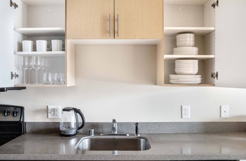 Lower Queen Anne Apartment | Fantastic Queen Anne 1BR w/Gym & W/D, nr Space Needle, by Blueground