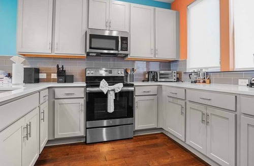 Katie Hill Neighborhood House | Fern Haven 13–Perfect Family Retreat–Sleeps 6