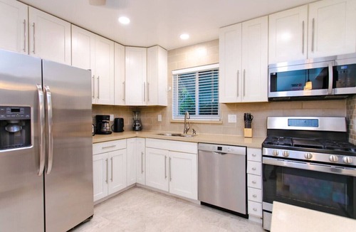 Downtown Hollywood Villa | First-Class Villa in Hollywood Lakes Heated Pool