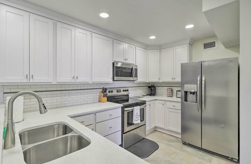Fernandina Beach Apartment | Florida Condo w/Pool & Tennis: Walk to Beach!