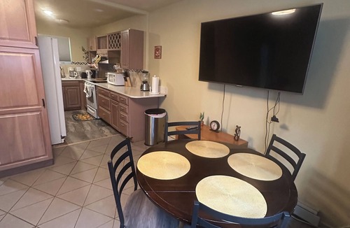 Taku - Campbell Apartment | Forget Me Not Home near Airport downstairs