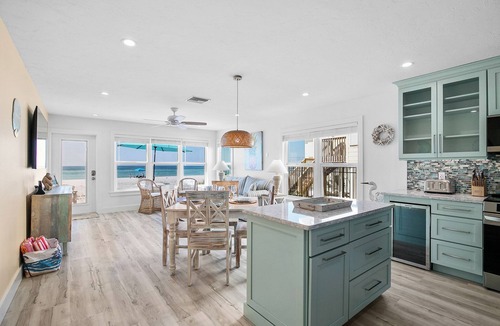Ilexhurst House | Four Beach Lovers 2 · Gulf Front · Solar Powered · Steps to Sand
