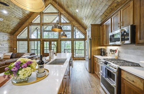 Hochatown Cabin | FULL HOUSE - New Luxury Cabin - 4BR/4BA Sleeps 12 - Great Location