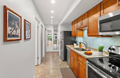 Kaanapali Condo | Fully Remodel 5 Star, Walk to Kaanapali Beach, Jacuzzi, Beach Cabana