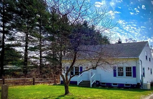 La Porte House | Galena House—Gorgeous 6 BR, 10 min to Three Oaks!