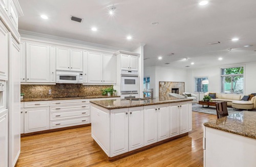 Birch Park Finger Streets House | Gated 5-bedroom resort. Heated pool. Waterviews. Walk to Fort Lauderdale Beach.