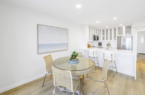 Siesta Key Apartment | Gertrude's Siesta | Oceanview Penthouse | 1 min walk to Beach Path + Huge Terrace!