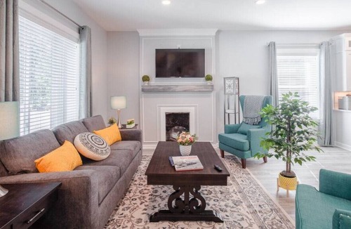 Hyde Park House | Glamorous, Upscale 5B Hyde Park Home w/Outdoor Patio
