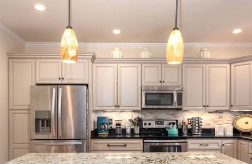 Black Mountain Condo | Gold Leaf Walkway Black Mountain