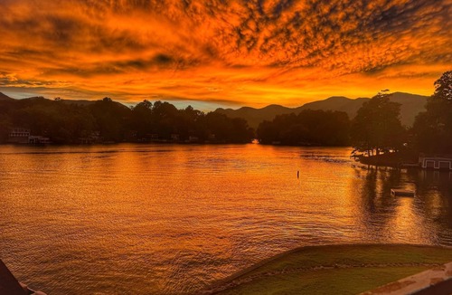 Lake Lure Cabin | Golden Pines - Rumbling Bald luxury cabin: sunsets, views, on golf course, wine.