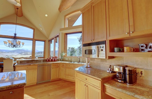 Three Peaks House | Good Elevations, Luxury Pet Friendly Home on Two Cabins Drive w/Private hot tub