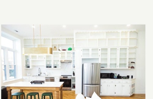 Springfield Apartment | GOOD HABIT Spacious 4-bedroom loft apartment on the square in Springfield, TN
