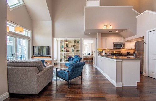 Belltown Condo | Gorgeous 2BR Penthouse in the Heart of Seattle!