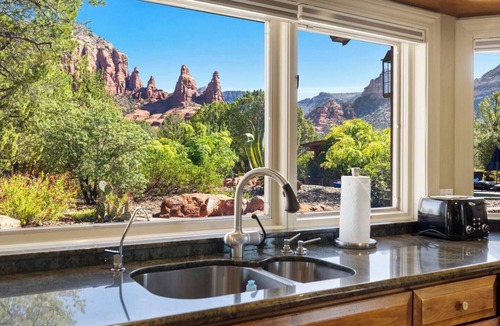 Sedona House | Grand Chapel Estate - Pool, Pickleball & Stunning Red Rock Views