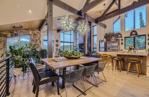 Three Peaks House | Grand Upscale 4-bedroom home with gourmet kitchen in Silverthorne, CO