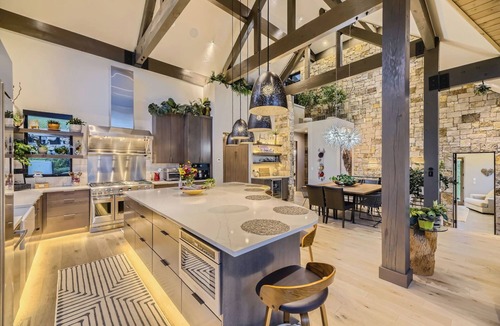 Three Peaks House | Grand Upscale 4-bedroom home with gourmet kitchen in Silverthorne, CO