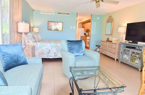 Kaanapali Condo | Great Value! Walk to Whaler's Village, beachfront cabana, pool, gym