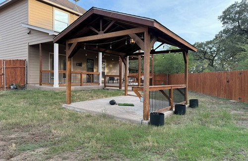 Wetmore House | Group Haven: 9 Beds 3.5 Bath with Pool & Ping Pong Tables at Southern Knoll