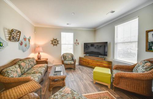 Hampton House | Hampton Condo: By Convention Center & Coliseum!
