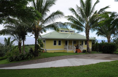 Hana Cottage | Hana's Heaven - a charming 2 bedroom cottage with spectacular ocean views