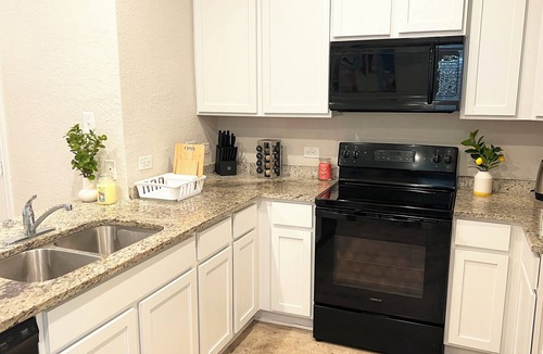 North San Antonio - SAT Apartment | [HB101] Family Friendly & Clean 3BR near JBSA Randolph AFB