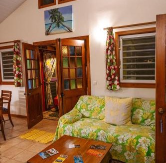 Ha'apiti House | Heimanarii's Lodge - Fare Opuhi
