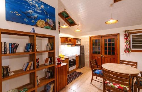 Ha'apiti House | Heimanarii's Lodge - Fare Opuhi