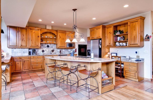 Warrior's Mark West House | His High Place: Private Hot Tub, Beautiful Views, Ski Area Access, Shuttle
