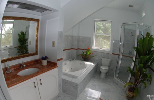 Keaau Bed & Breakfast | Historic Estate - Lunalilo Suite