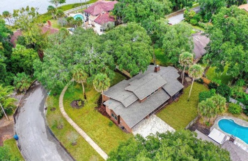 Jacksonville House | Home Away from Home! Close to Everything! JU only 5 Mins Away!